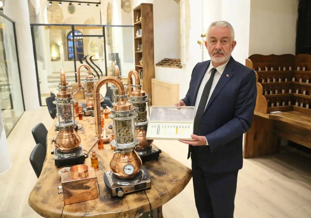 Misparta Koku Medeniyeti Müzesi'nde 4500 Yıllık Parfüm Formülü Sergileniyor 3